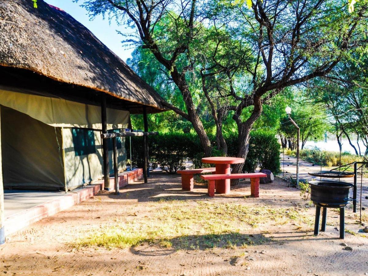 Die Dam - Transkalahari End Resort Gobabis Dış mekan fotoğraf